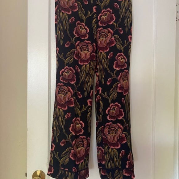 Ann Taylor Pants - NWT Ann Taylor floral pants Size 0P